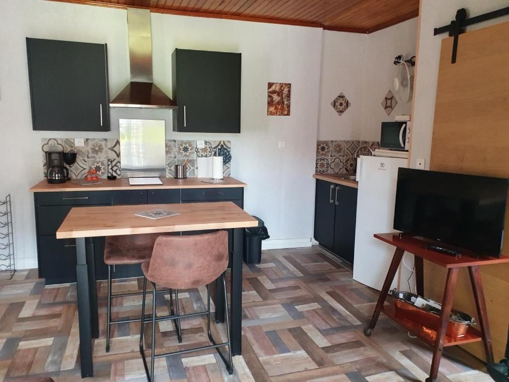 Le pigeonnier logement 4 personnes La maisonnette rénovée logement 2 personnes Floirac  Extérieur photo